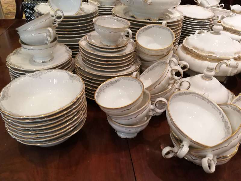 Mid 20th Century Hutschenreuther Sylvia Porcelain Dinner/Tea/Coffee Service. Printed Marks - ND