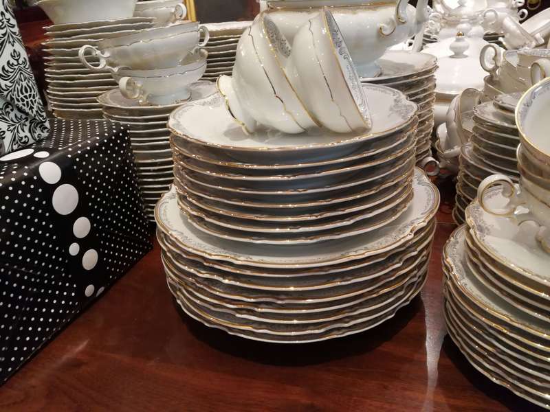 Mid 20th Century Hutschenreuther Sylvia Porcelain Dinner/Tea/Coffee Service. Printed Marks - ND