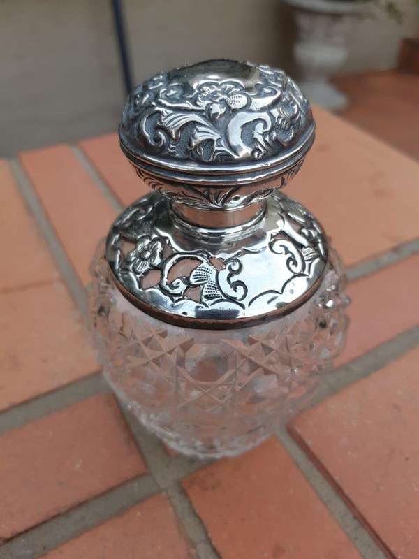 An Edward VII Silver Mount Ladies Dressing Table Scent Bottle  Maker: William Henry Sparrow, Lo...