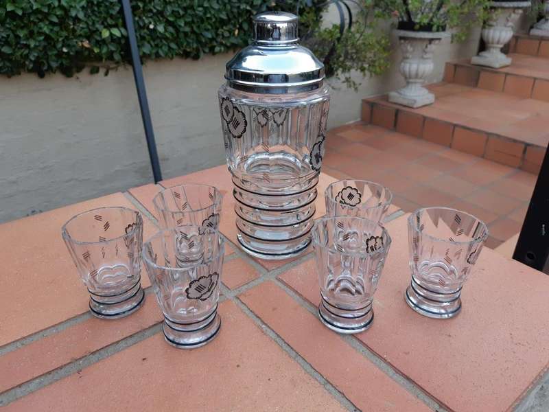 An 8-piece Czech Art Deco Crystal Cocktail Set circa 1930s  plus 6 x matching shot glasses(Mino...
