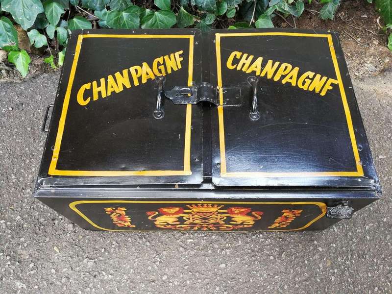 Antique Style Tin Cooler-Box Painted With Coat Of Arms