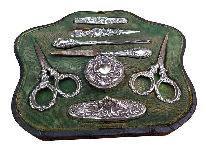A Sterling Silver Sewing Set In Original Case (0.111gr)