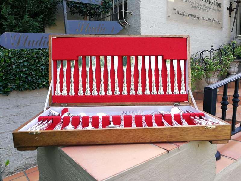 A Oneida 12 place Silver Plate Mansion House Design Cutlery Set (Mint condition as never used)  ...