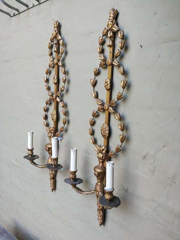 A Pair Large size Giltwood Wall Sconces (Fitted for electricity)