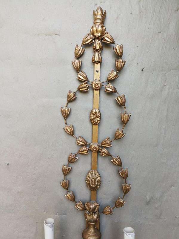 A Pair Large size Giltwood Wall Sconces (Fitted for electricity)