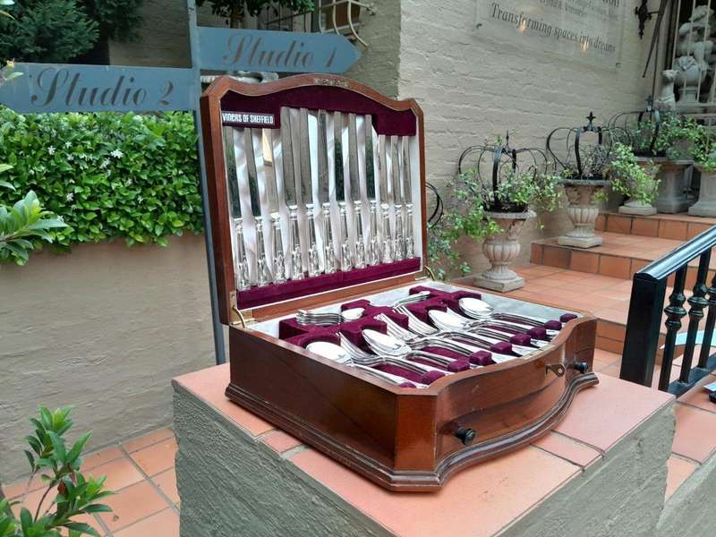 A 20th Century Viners Of Sheffield Epns Kings Pattern Cutlery Set  Six Place Setting In Original ...