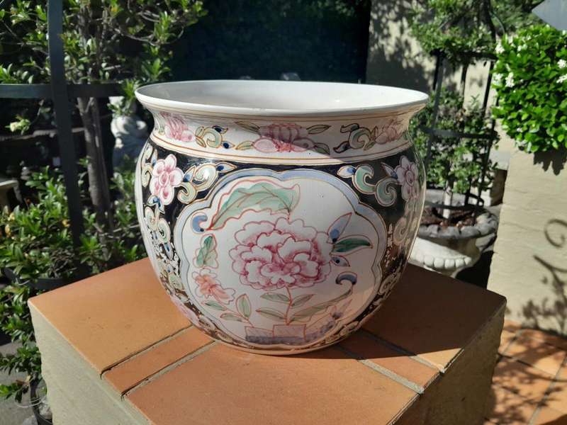 A 20th Century Large Oriental Style Ceramic Bowl/Planter