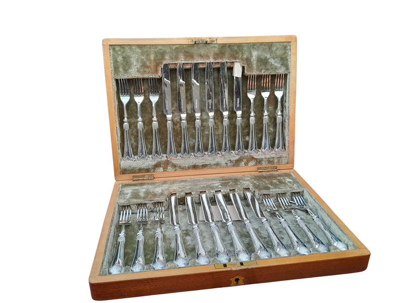 An Antique 20th Century Circa Early 1900s Twelve Place Fruit Cutlery Set in Walnut Canteen