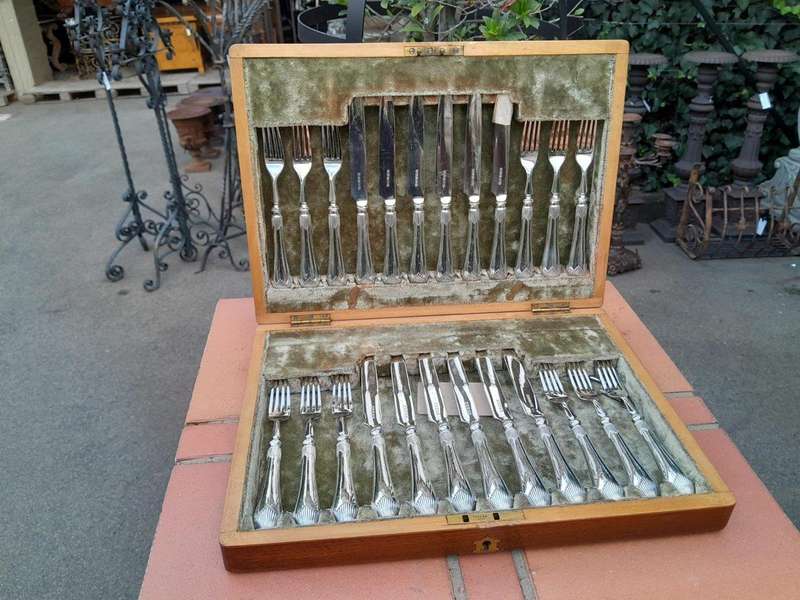An Antique 20th Century Circa Early 1900s Twelve Place Fruit Cutlery Set in Walnut Canteen