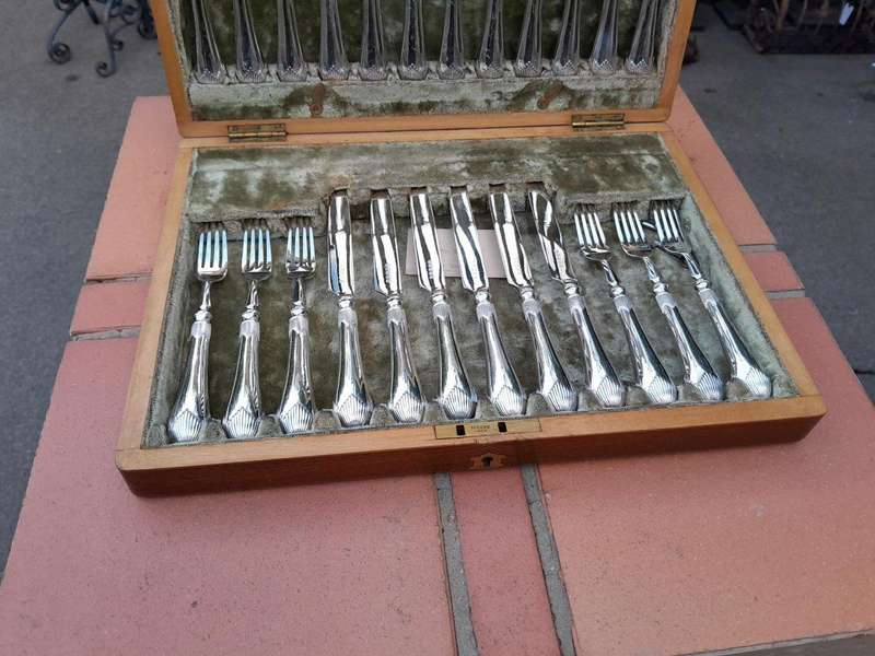 An Antique 20th Century Circa Early 1900s Twelve Place Fruit Cutlery Set in Walnut Canteen