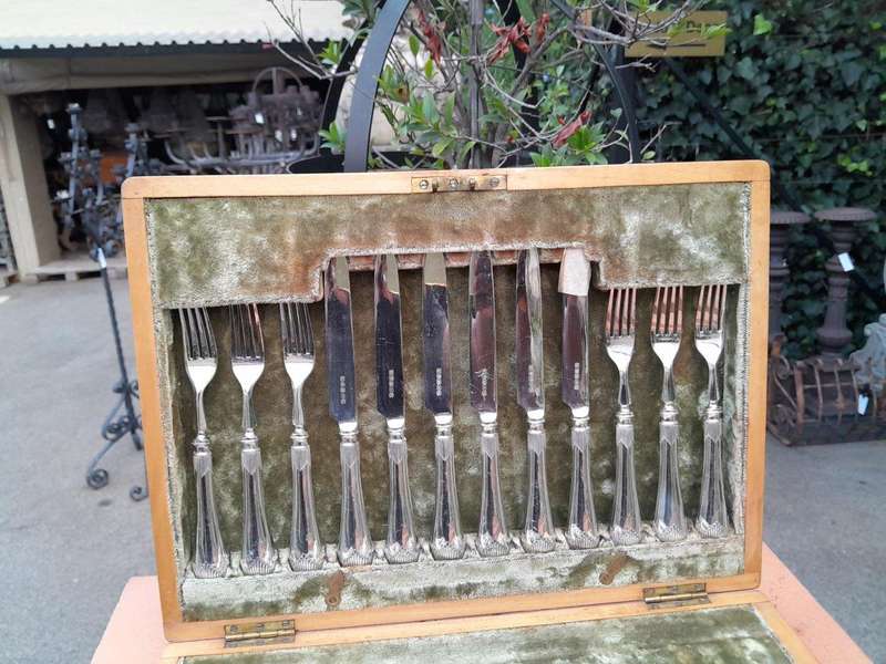 An Antique 20th Century Circa Early 1900s Twelve Place Fruit Cutlery Set in Walnut Canteen