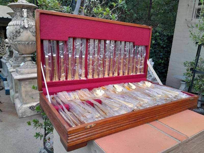 An Eetrite Gold-Plated 24kt Twelve (12) Place Cutlery Set in Canteen & Original Packing/Sleeves  ...