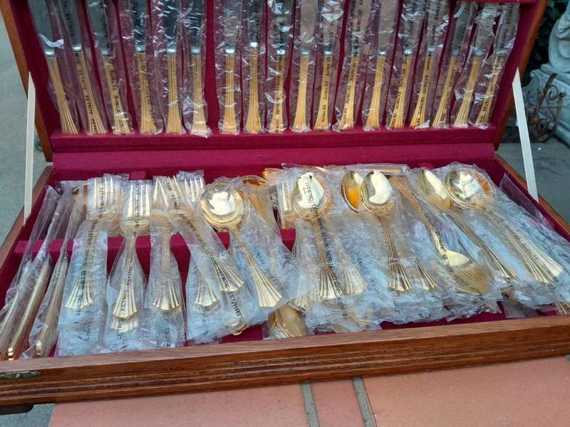 An Eetrite Gold-Plated 24kt Twelve (12) Place Cutlery Set in Canteen & Original Packing/Sleeves  ...