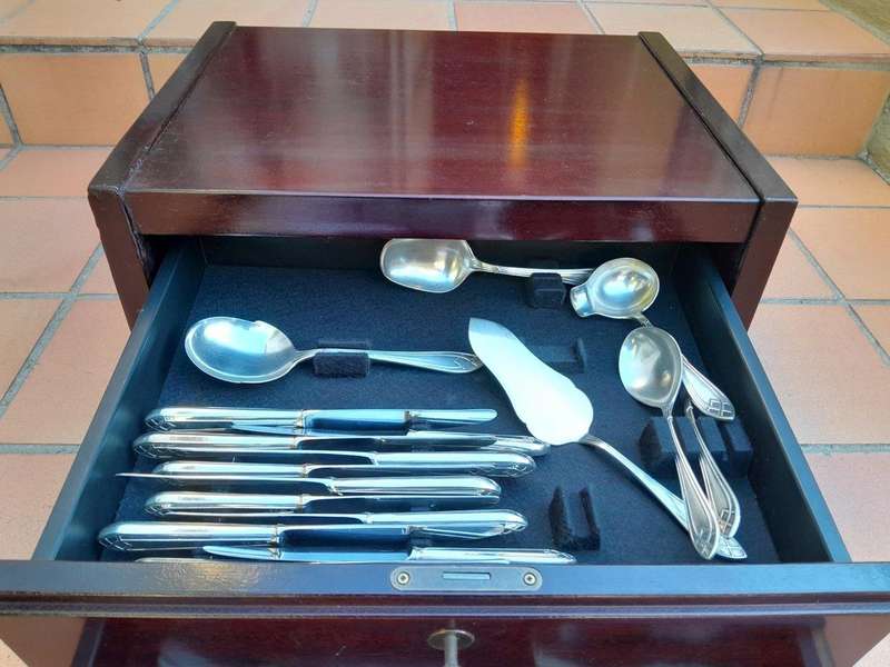 A 20th Century Silver-Plate Six Place Cutlery Set in Canteen with Two Keys by f Robert & Belk