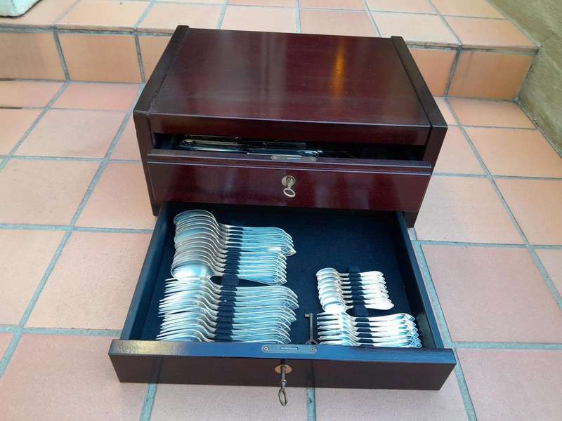 A 20th Century Silver-Plate Six Place Cutlery Set in Canteen with Two Keys by f Robert & Belk