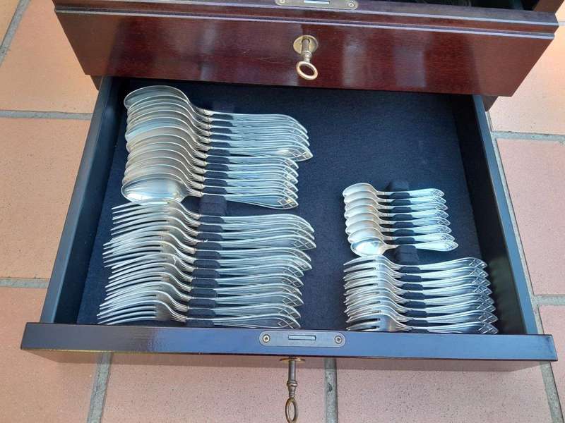 A 20th Century Silver-Plate Six Place Cutlery Set in Canteen with Two Keys by f Robert & Belk