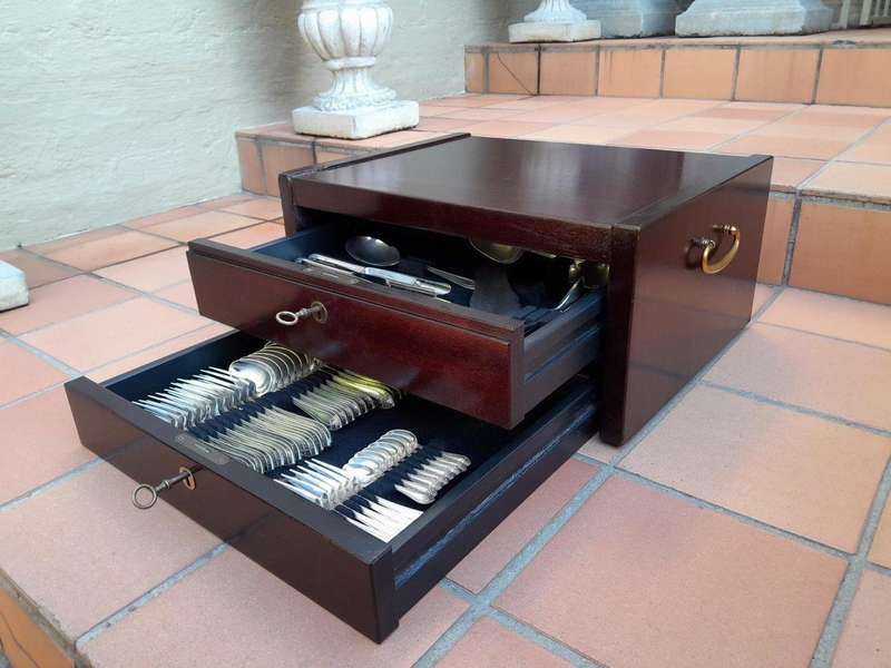 A 20th Century Silver-Plate Six Place Cutlery Set in Canteen with Two Keys by f Robert & Belk
