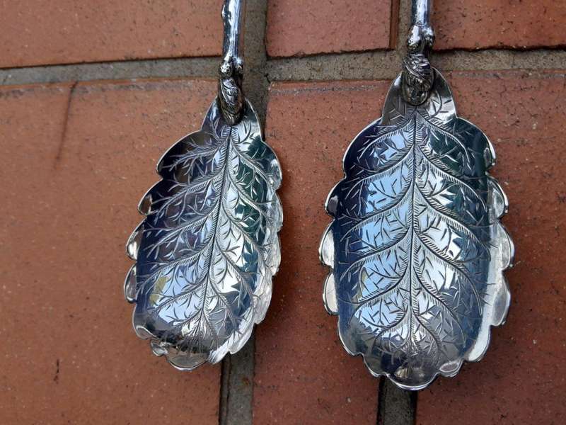 A 20th Century Pair of Electroplate Salad Servers/Spoons Dimensions: 20cm long R2500