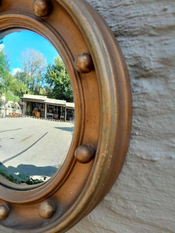 An early 20th Century Circa 1920 Regency Style Giltwood Mirror with Convex Frame