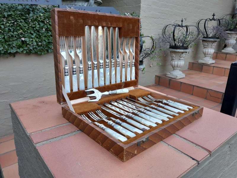 A Late 19th / Early 20th Century Silver Plate Cased Set of Twelve Fruit Forks and Knives and Frui...