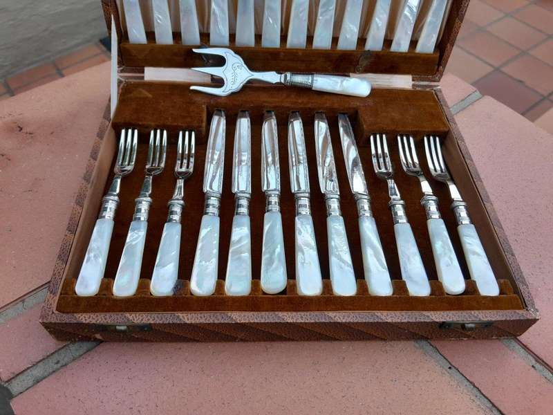 A Late 19th / Early 20th Century Silver Plate Cased Set of Twelve Fruit Forks and Knives and Frui...