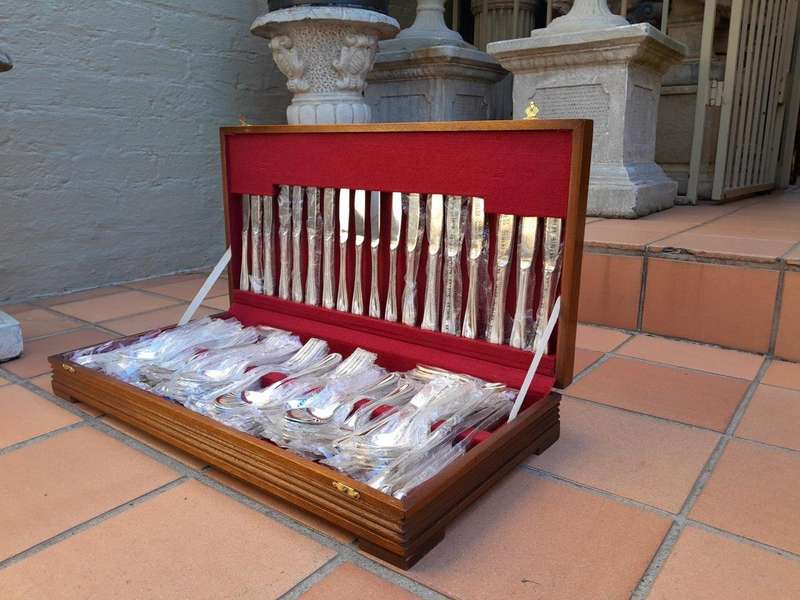 An Eetrite12 Place Canteen Of Avon Design Silver Plate  Cutlery Set