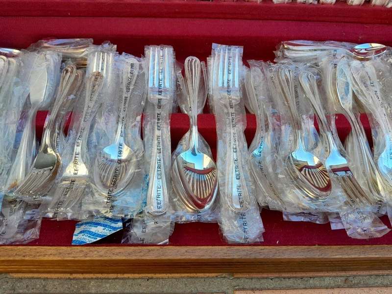 An Eetrite12 Place Canteen Of Avon Design Silver Plate  Cutlery Set