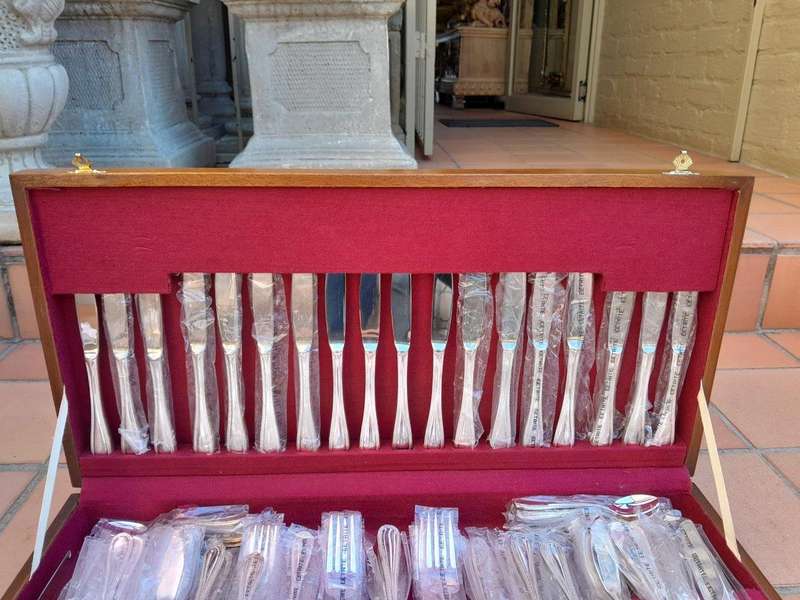 An Eetrite12 Place Canteen Of Avon Design Silver Plate  Cutlery Set