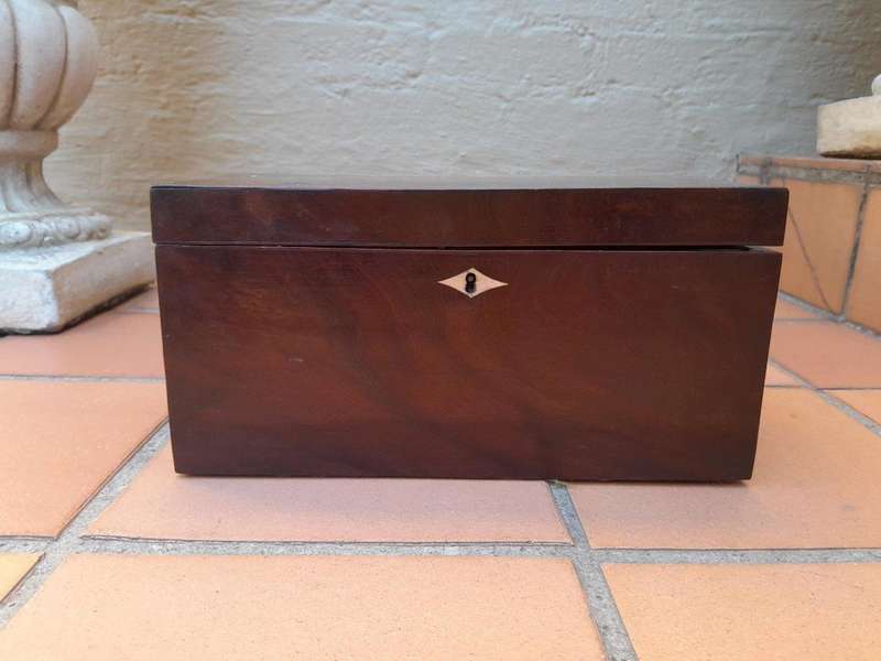 Early 19th Century Mahogany Tea Caddy With Mixing Bowl