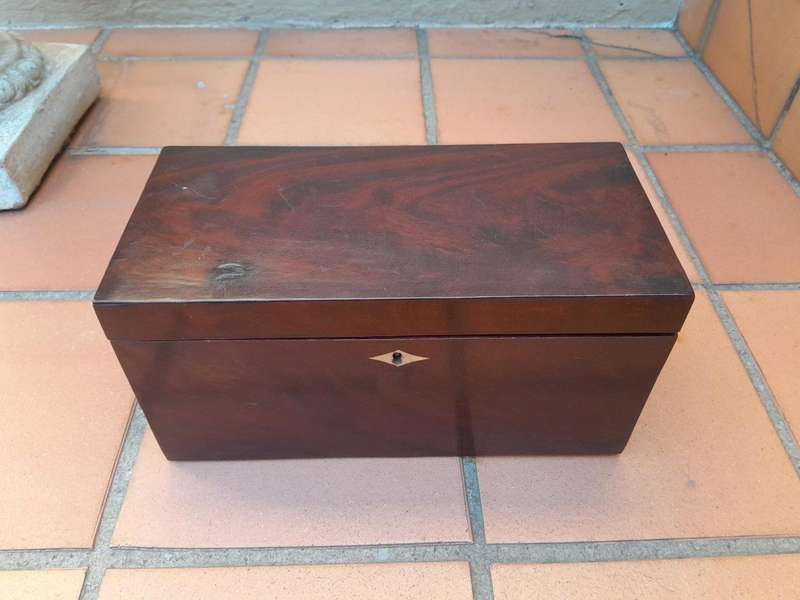 Early 19th Century Mahogany Tea Caddy With Mixing Bowl