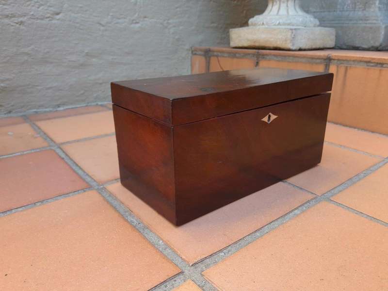 Early 19th Century Mahogany Tea Caddy With Mixing Bowl