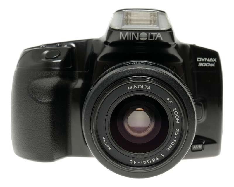Minolta Dynax 300si SLR antique film camera 35-70mm Zoom lens