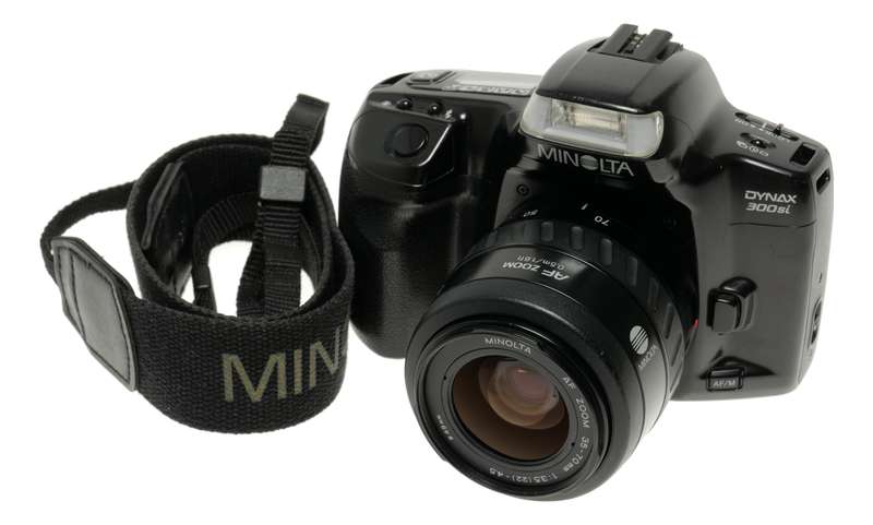 Minolta Dynax 300si SLR antique film camera 35-70mm Zoom lens