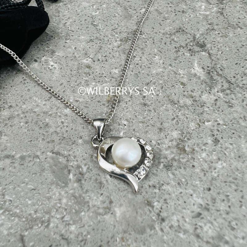 Retail: R1950.00 BRITISH JEWELLERS Freshwater Pearl Love Pendant with Swarovski Elements® + Chain