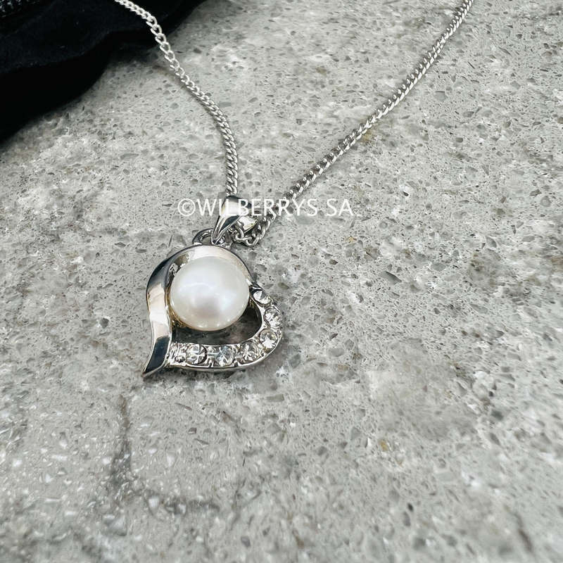 Retail: R1950.00 BRITISH JEWELLERS Freshwater Pearl Love Pendant with Swarovski Elements® + Chain