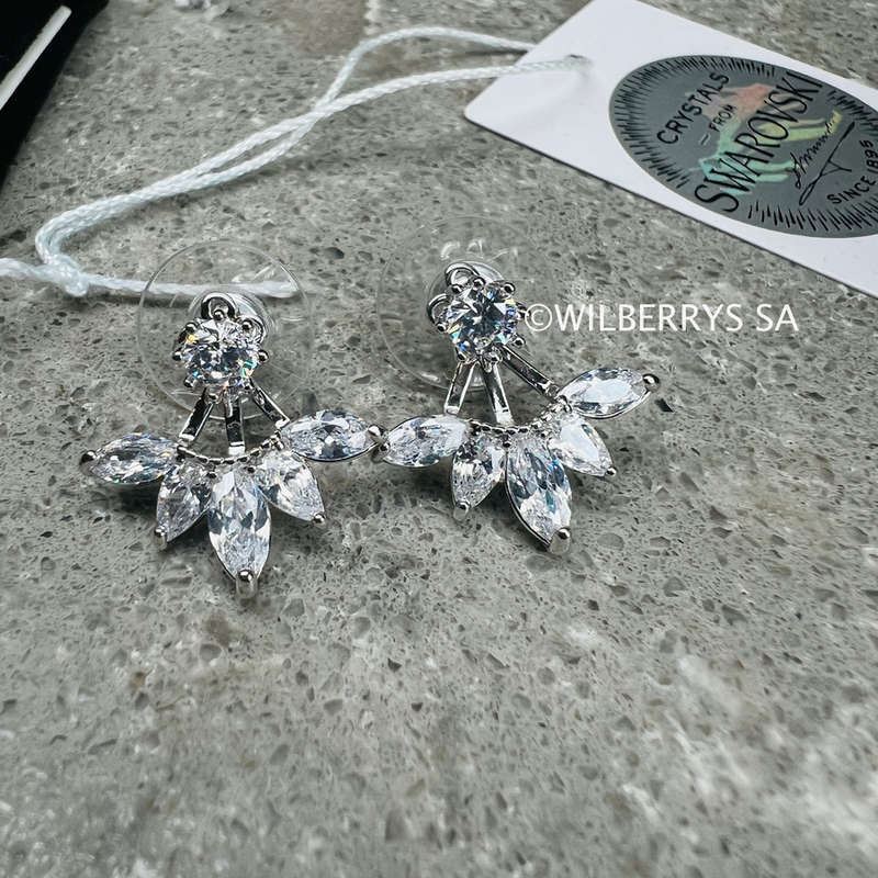Retail: R2950.00 BRITISH JEWELLERS Amity 14k White gold plate Earrings Made with Swarovski Elements®