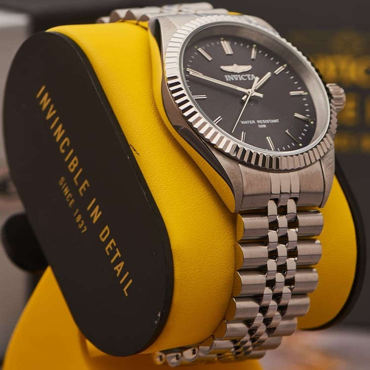 Retail: R5,999.00 INVICTA Classic Jubilee Strap 43mm Black Watch BRAND NEW