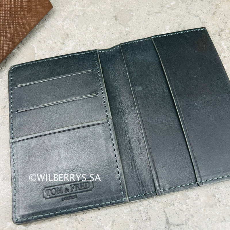 Retail: $129 / R2,199.00 TOM & FRED® Mens Navy Blue Manchester Vertical Bi-fold Wallet
