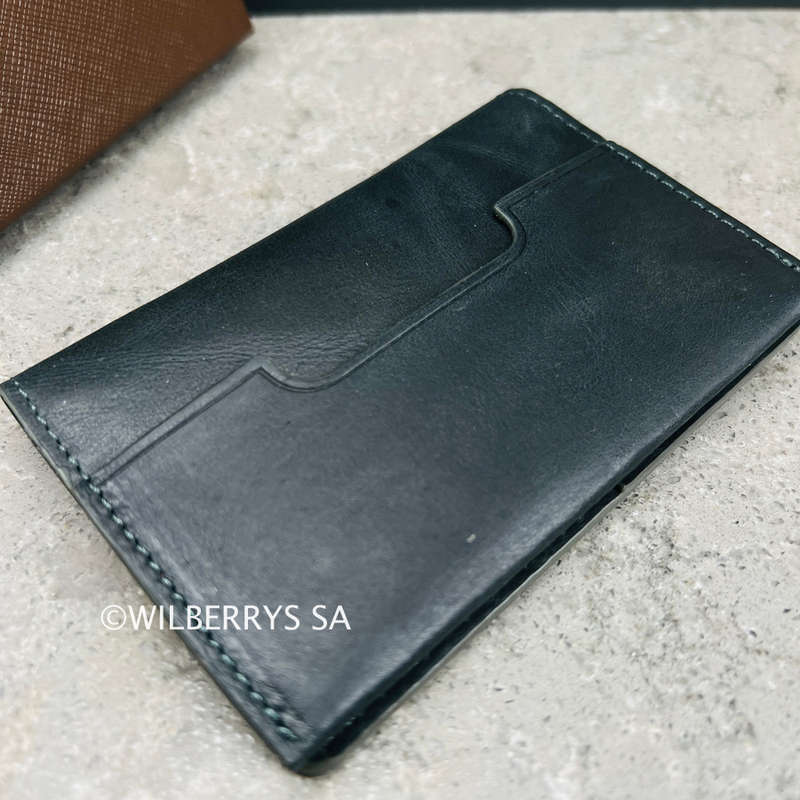 Retail: $129 / R2,199.00 TOM & FRED® Mens Navy Blue Manchester Vertical Bi-fold Wallet