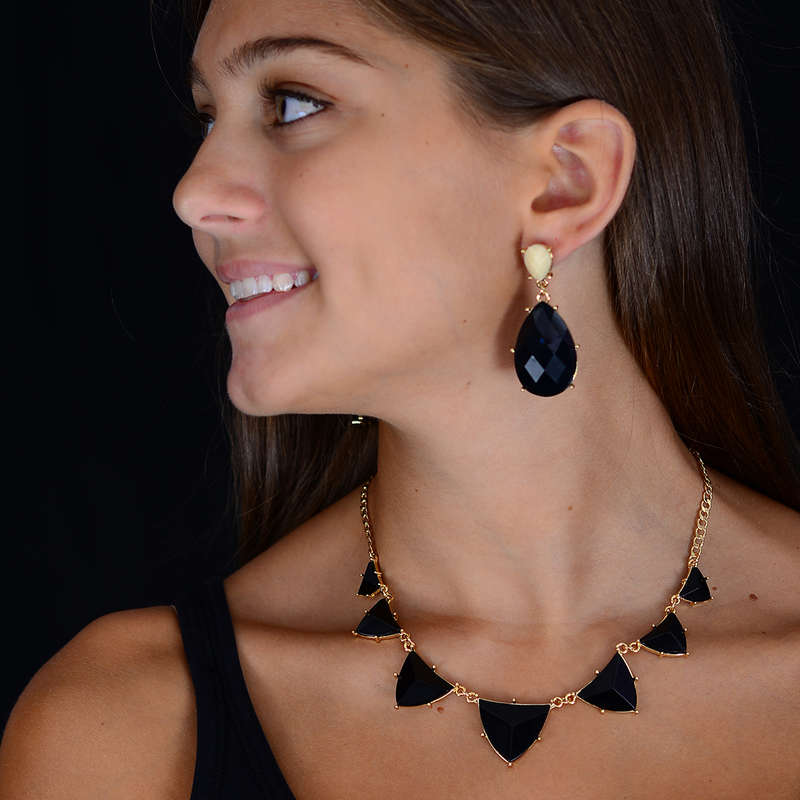 Must see! Retail: R2,000.00 AMRITA NEW YORK Dorcas Necklace Evergreen