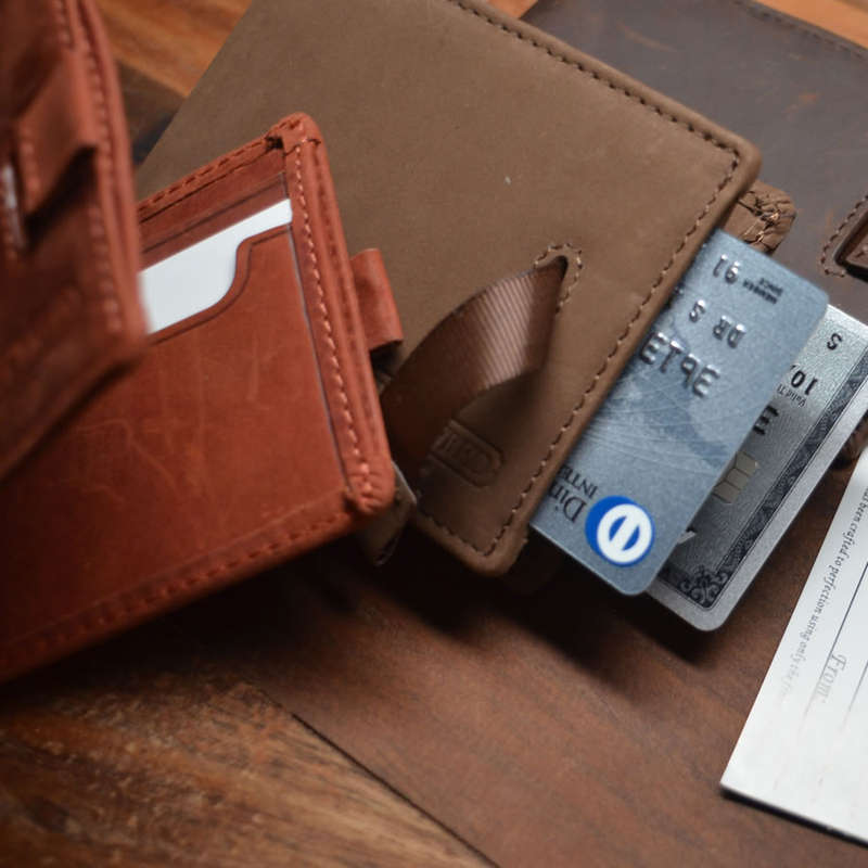 TOM & FRED London® Tommy RUSTIC RED Genuine Leather Quick Access Wallet