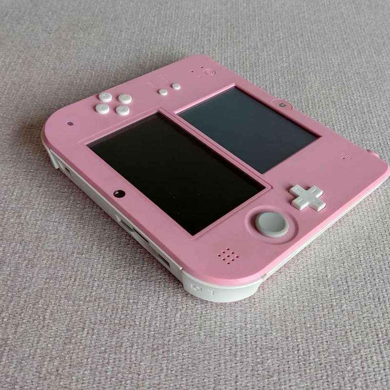 Nintendo 2ds console with original charger and stylus