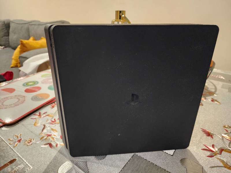 PS4 1TB Slimline, 7 Games, No Control