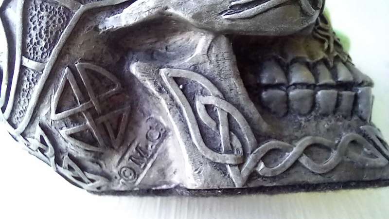Skull Celtic ornament/figurine