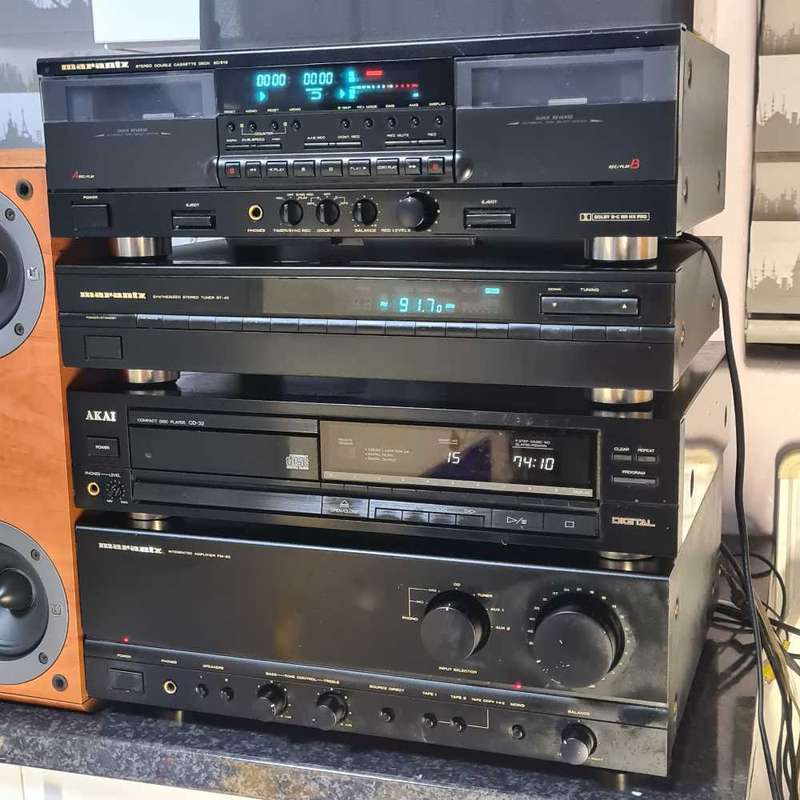 marantz INTEGRATED AMPLIFIER PM-50. marantz Synthesized stereo tune. Marantz cassette deck