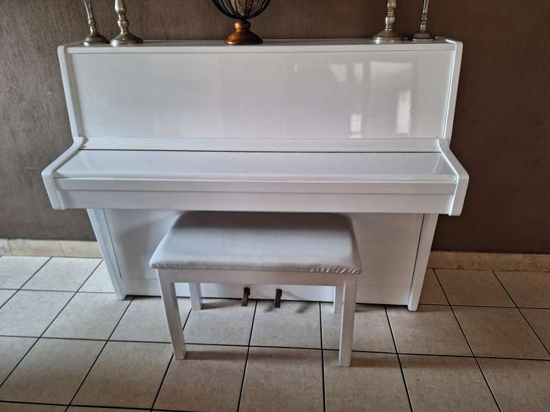 White Otto Bach Piano