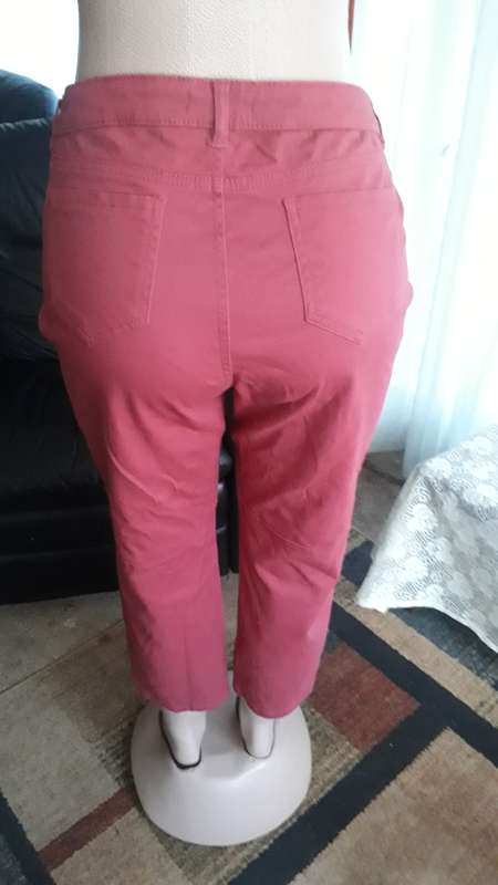 CROP ROSE PINK PANTS BY KELSO PETITE SIZE 16 - LIKE NEW CONDITION