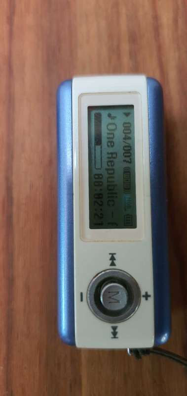 Super Rare Samsung MP3 player from 2005 in 100% working condition