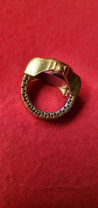 Beautiful ring watch from truworths,  Rare.. Not working