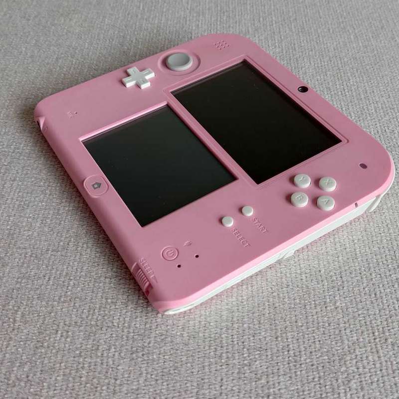 Nintendo 2ds console with original charger and stylus